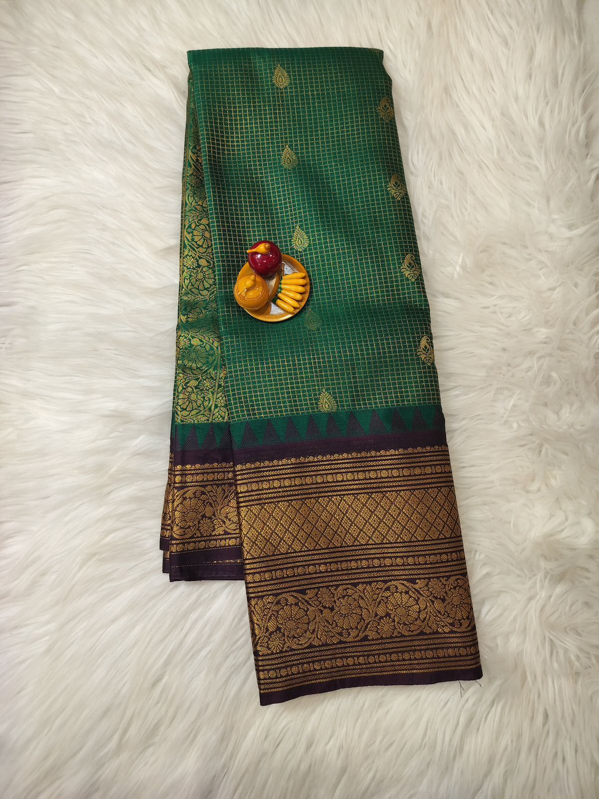GC16Vintage Gadwal check sarees(Dark green)