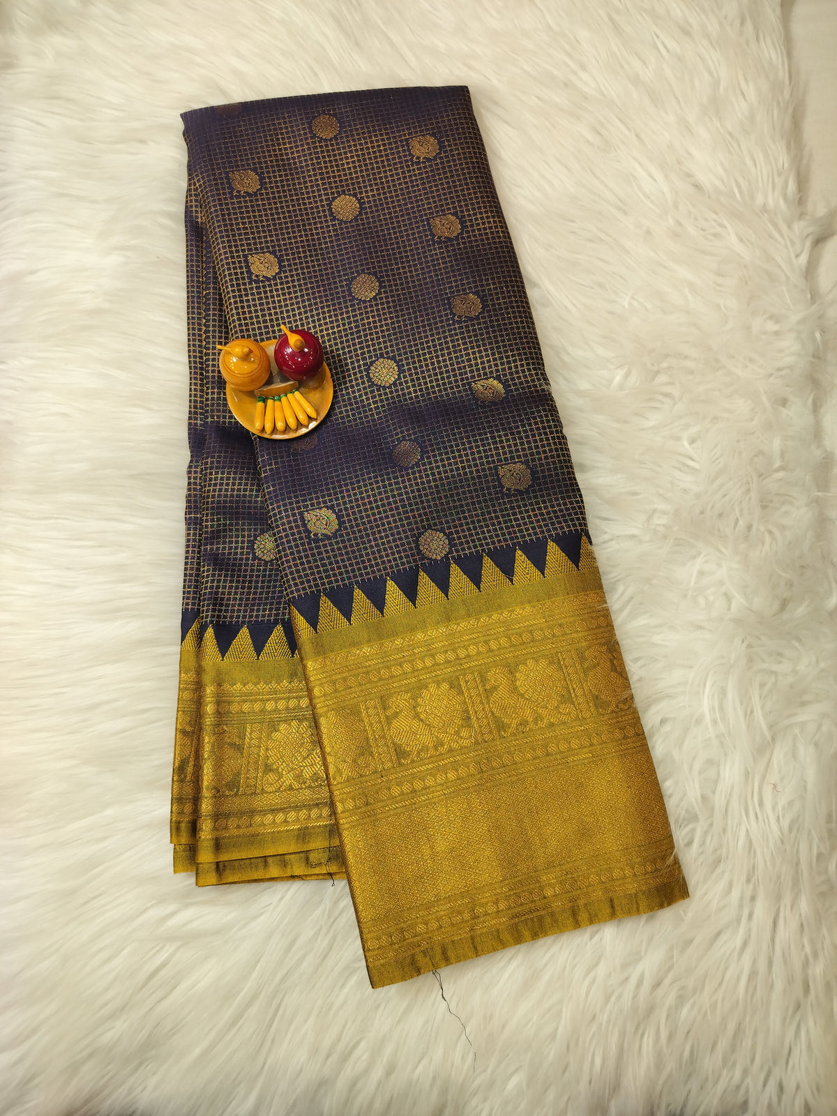 GC16Vintage Gadwal check sarees(Brown)