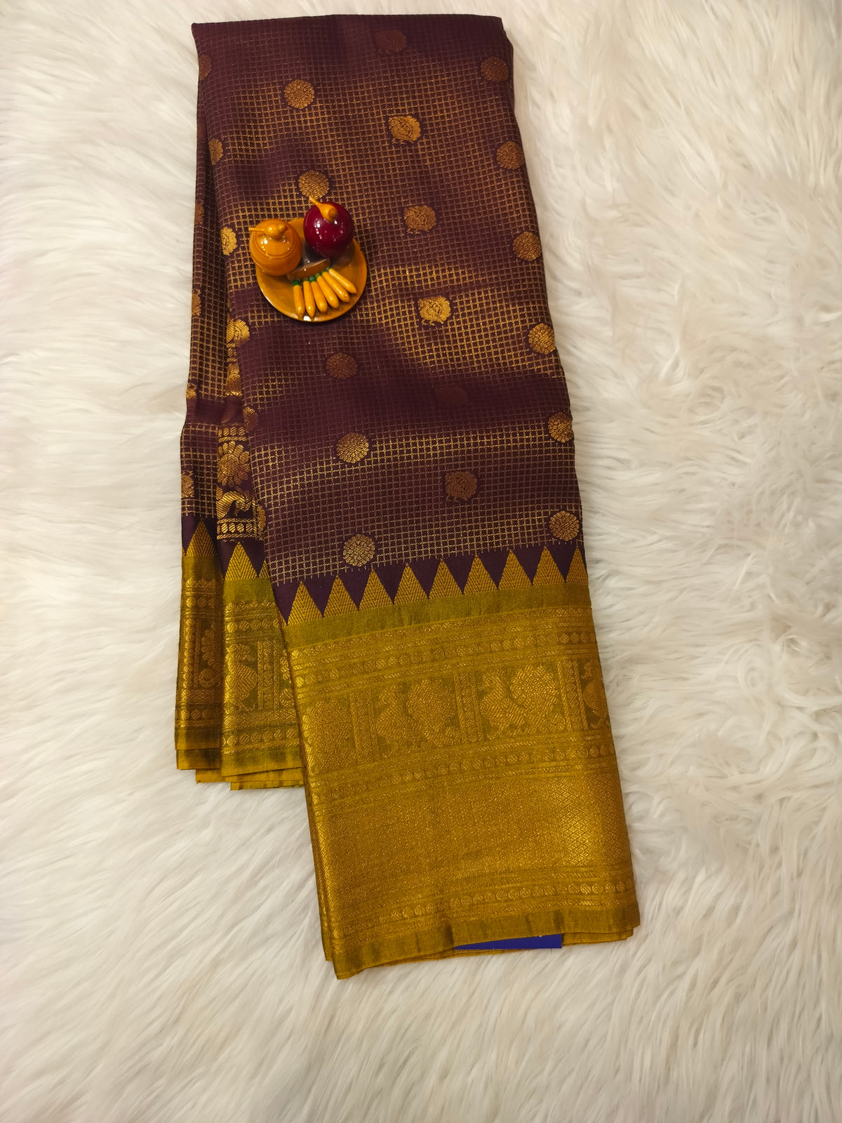 GC16Vintage Gadwal check sarees(Brown)