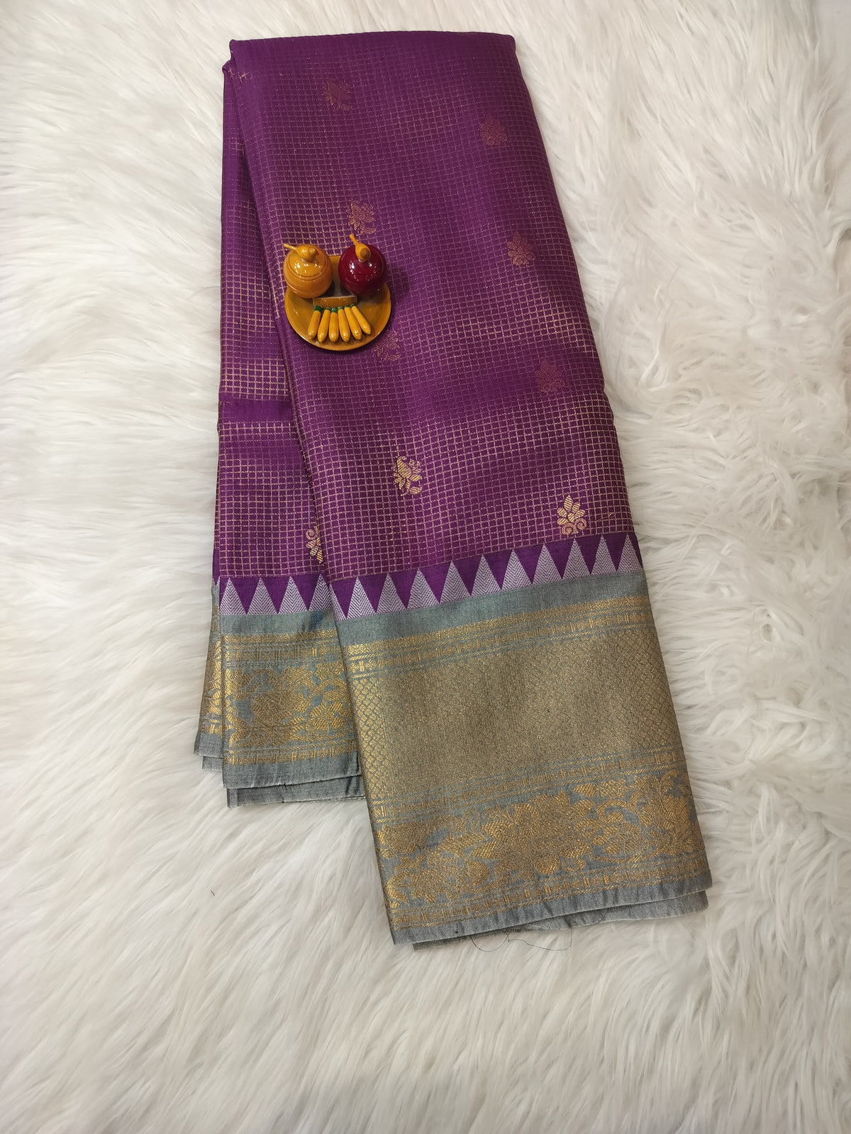 GC16Vintage Gadwal check sarees(Purple)