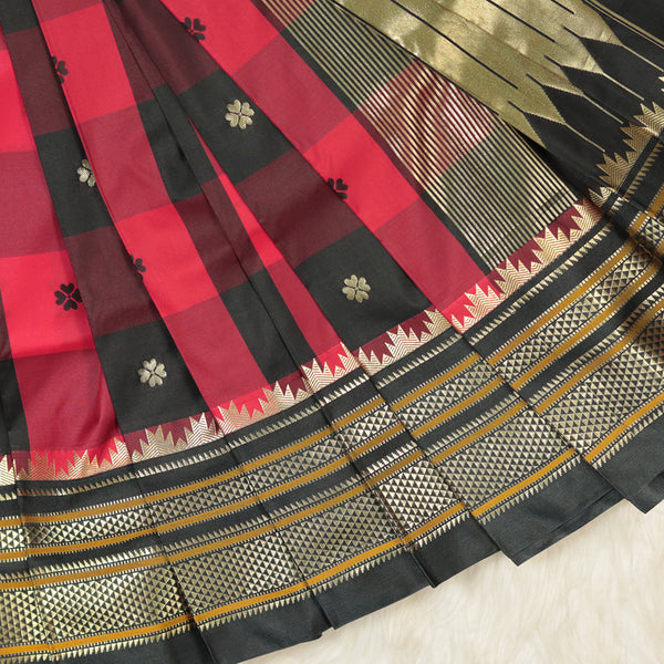 Gadwal Semi Silk - Red Black