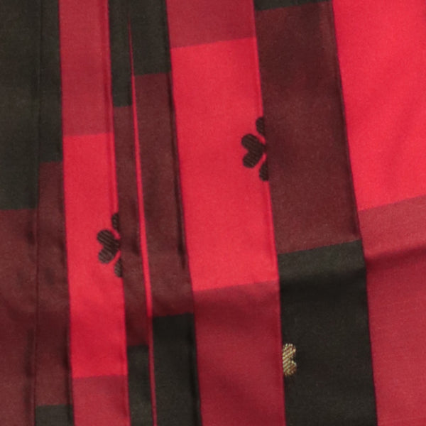 Gadwal Semi Silk - Red Black